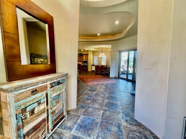 Building Photo - Beautiful Fully Furnished home in an Exclu...
