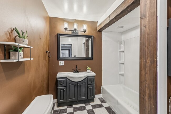 Building Photo - Charming 3-Bedroom Home with Spacious Back...