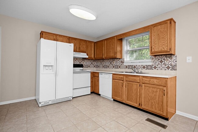 Building Photo - 707 Princeton Dr