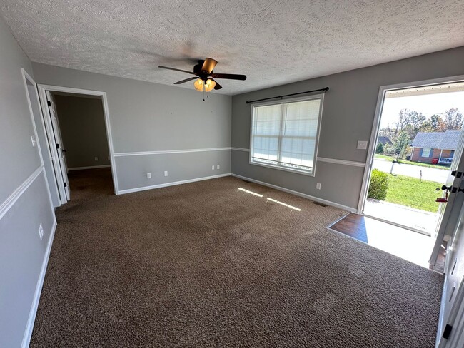 Building Photo - 1009 Bobcat Dr