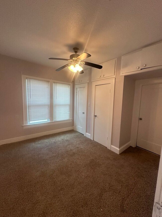 Building Photo - Precious Waco home