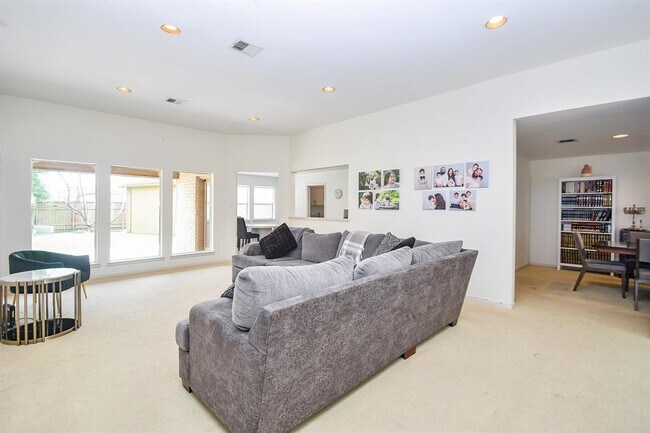 Building Photo - 7819 Candle Ln