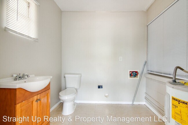 Building Photo - 2 br, 1 bath House - 824 North Florence Av...