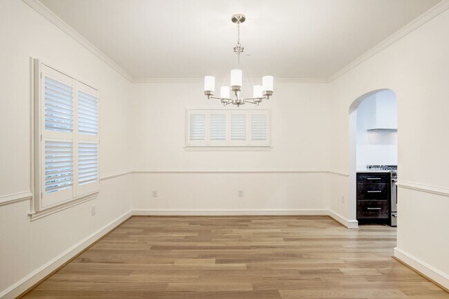 Building Photo - Updated 4 BD, 3.5 BA Stately Colonial on Kalmia RD in NW DC!!