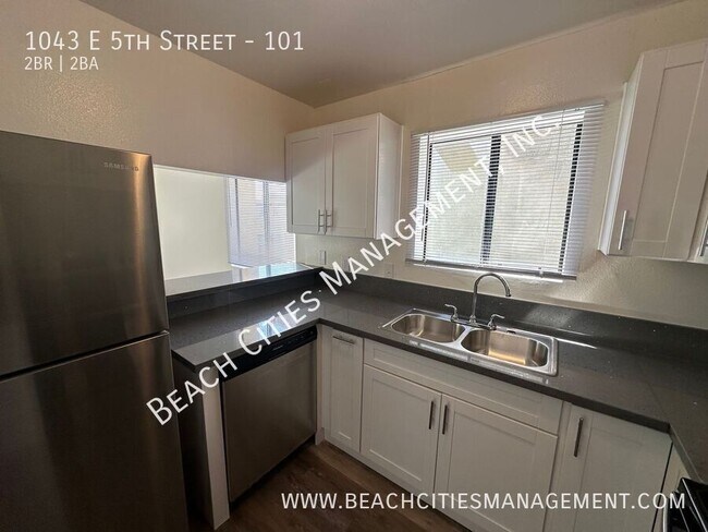 Building Photo - 1043 E 5th St