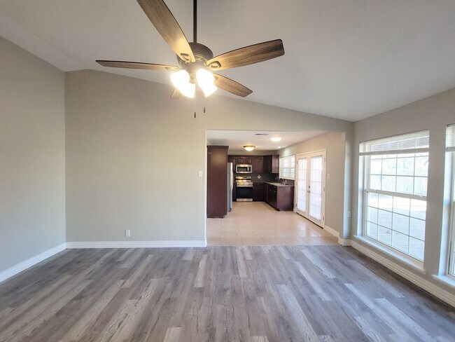 Building Photo - 309 Iowa St