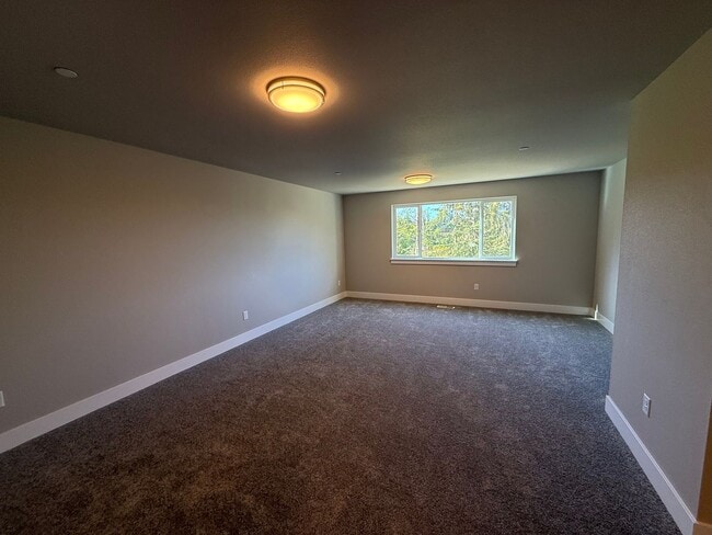 Building Photo - Spacious home in Bremerton.  Apply today t...