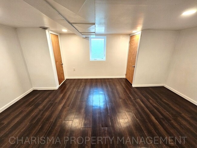 Building Photo - 805 4th St
