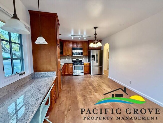 Building Photo - Pacific Grove 2-bedroom , 2 bath. Prime Walk to Town Location!