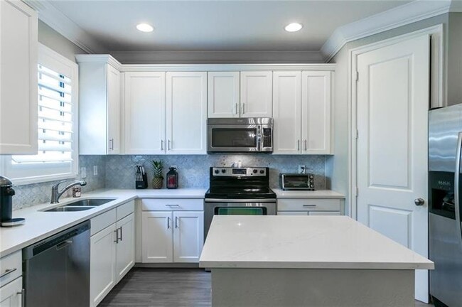 Building Photo - 10850 NW 73rd Ct