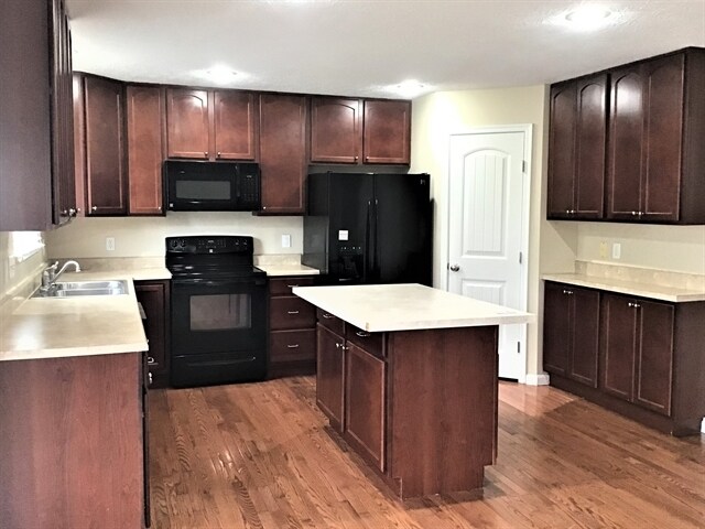 Building Photo - 6743 Waverly Park