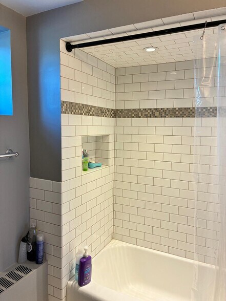 Master Bathroom (ensuite) - 3600 N Lake Shore Dr