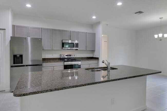 Building Photo - 2361 SW Chateau Terrace