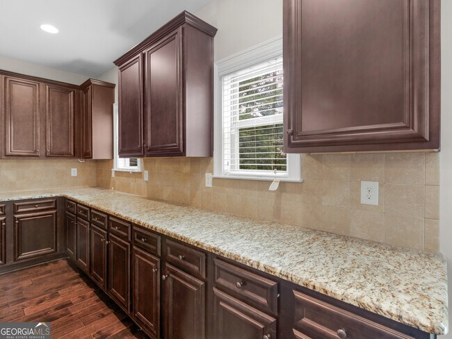 Building Photo - 185 Regency Pl