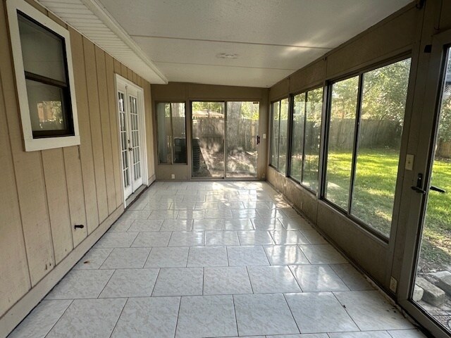 Building Photo - Now Available - Spacious Mandarin Home for...