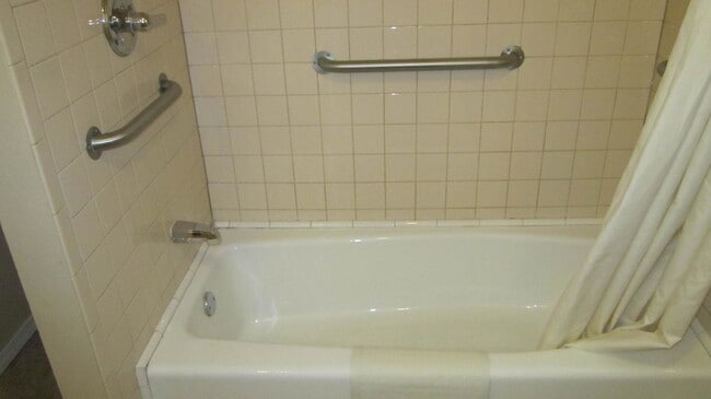 Building Photo - Lovely Fully Furnished 2 bed, 1 bath home