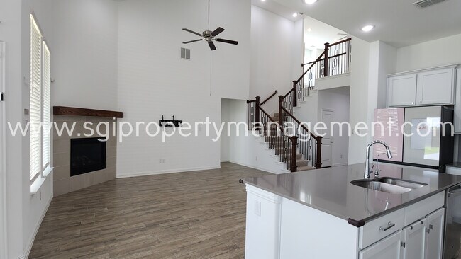 Building Photo - 10231 Sovereign Dr