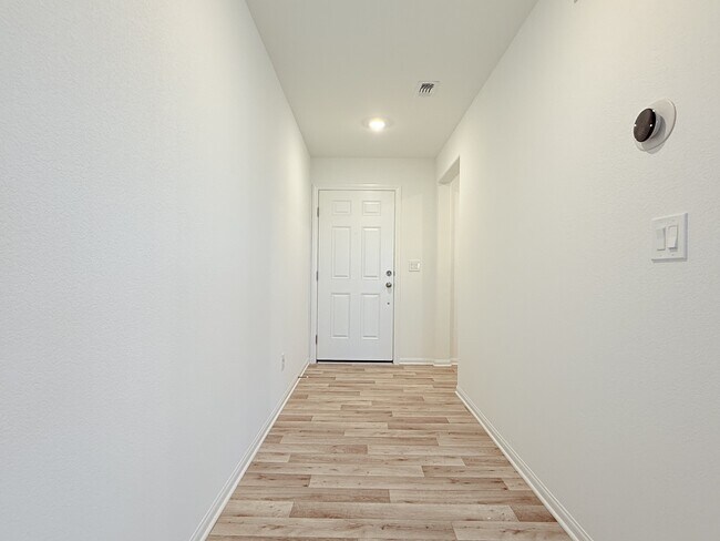 Building Photo - 6038 Swift Lariat St