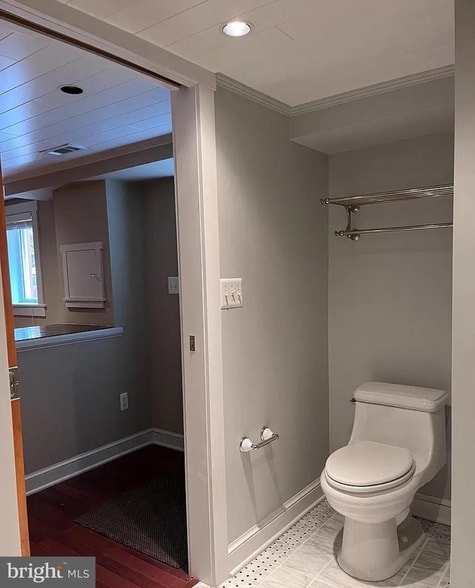 Building Photo - 10512 Norman Ave