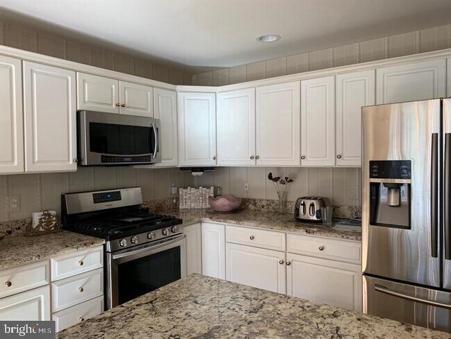 Building Photo - 110 Canterbury Ln