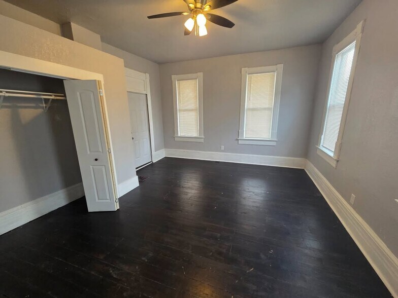 Building Photo - 2321 Ashland Ave