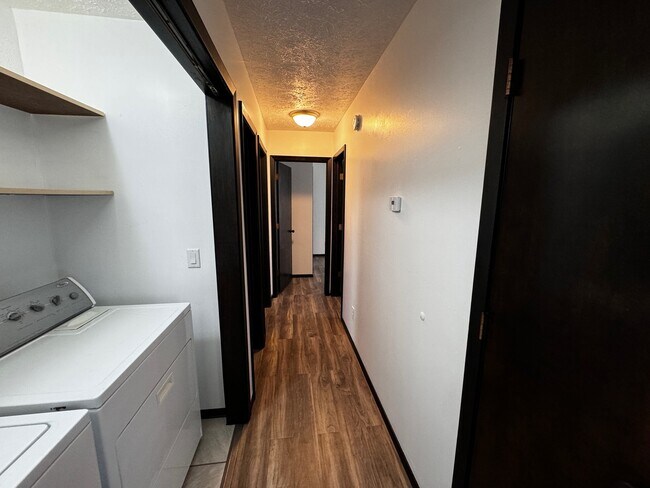 Building Photo - 1040 Jade Dr