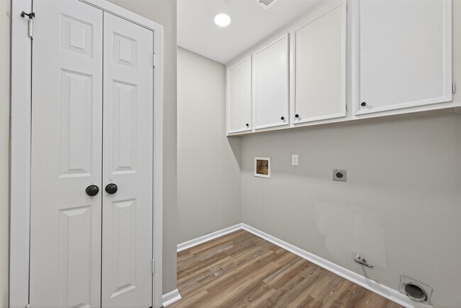 Building Photo - 12079 Maverick Dr