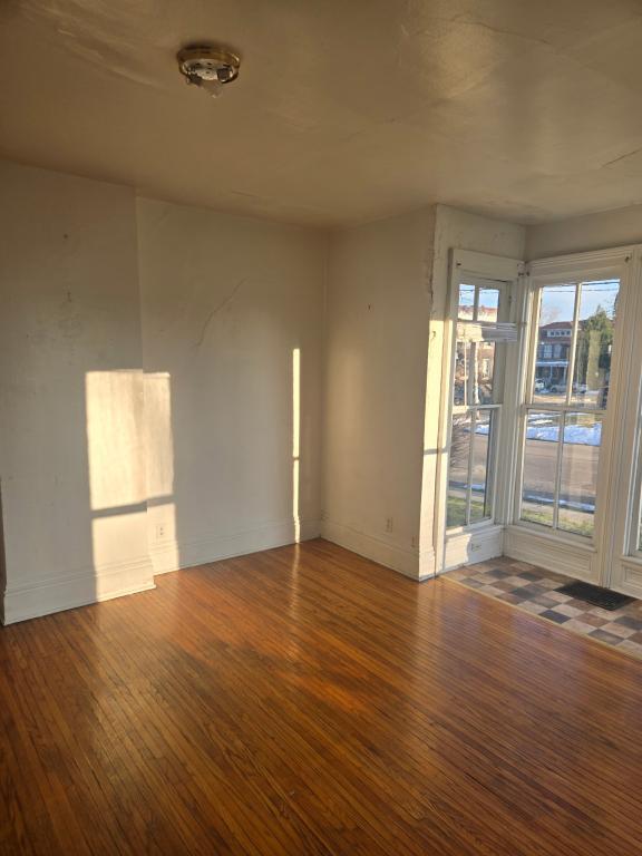 Building Photo - 538 W Broadway St