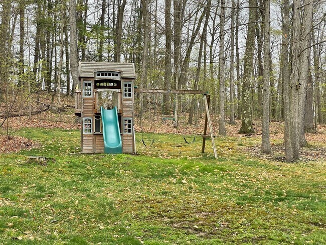 Building Photo - Beautiful 4 Bedroom, 2.5 Bathroom, 3000sq.ft Ranch! Pet Friendly!