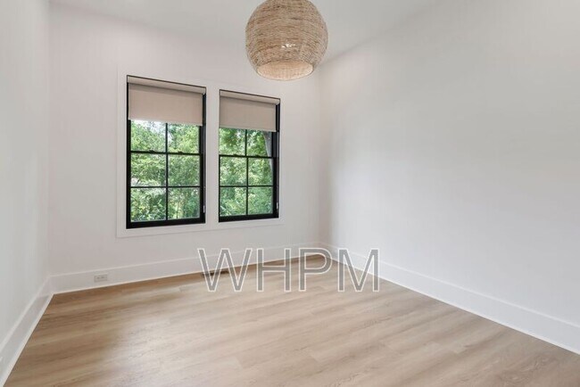Building Photo - 541 Skyview Dr