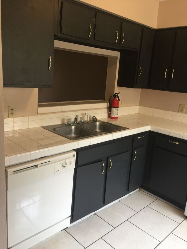 Primary Photo - 2 bedroom 2 bath town home in a gated comm...