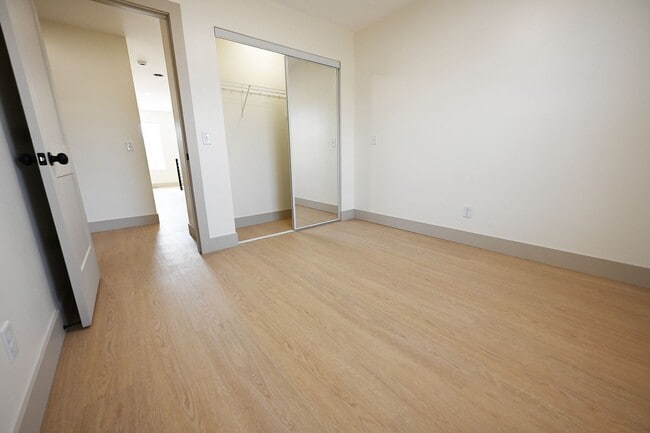 Building Photo - 132 Brushwood Dr