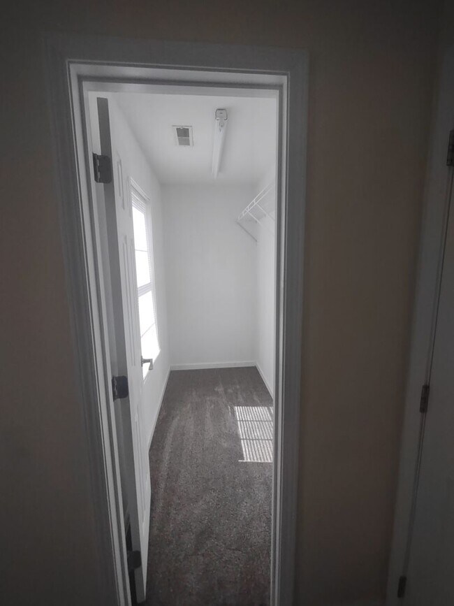 Building Photo - Center Duplex 2 Bed 1.5 Bath Benton KY