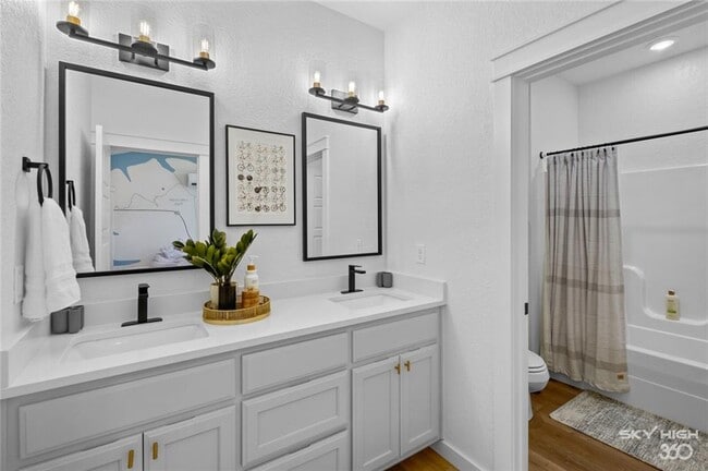 Building Photo - 5 Blandford Ln