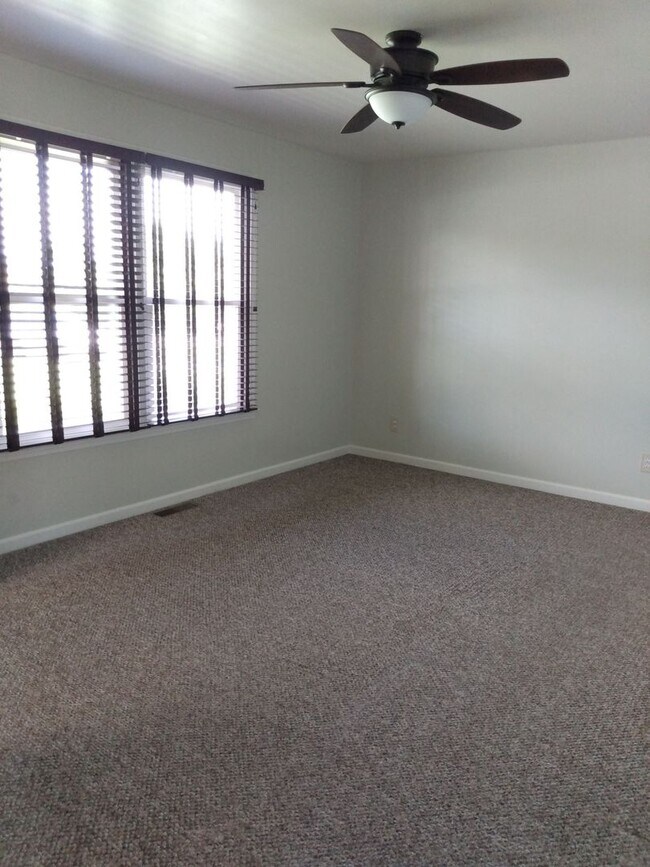 Building Photo - 2640 Holt Ln