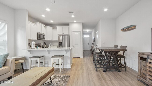 Building Photo - 7672 Shadow Lake Dr