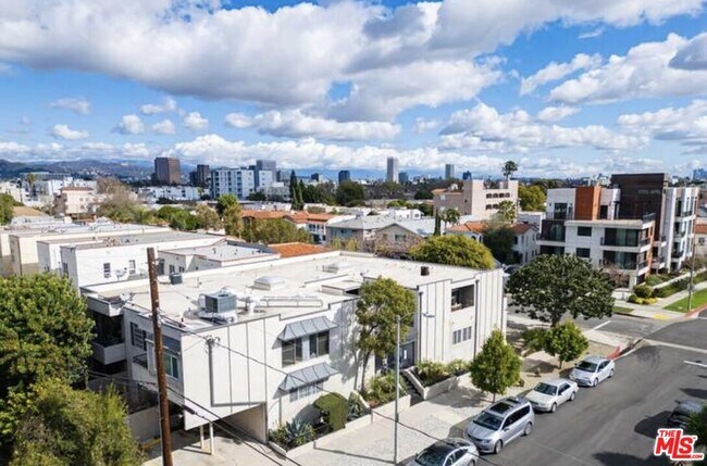 Building Photo - 8635 Cashio St