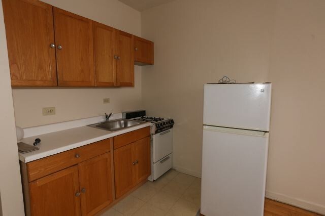 Building Photo - 1055 W George