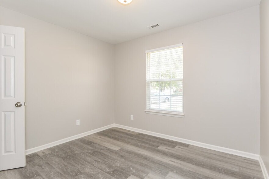 Building Photo - 7243 Kavan Hunter Dr