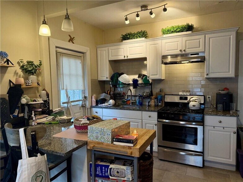 Building Photo - 157 Smith St