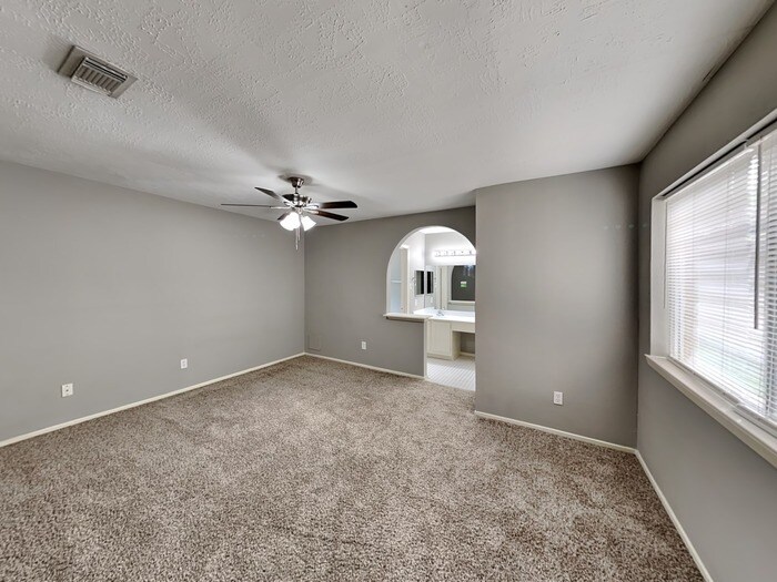 Building Photo - 24030 Griffin House Ln