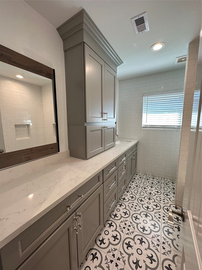 Building Photo - 1701 Buchanan St