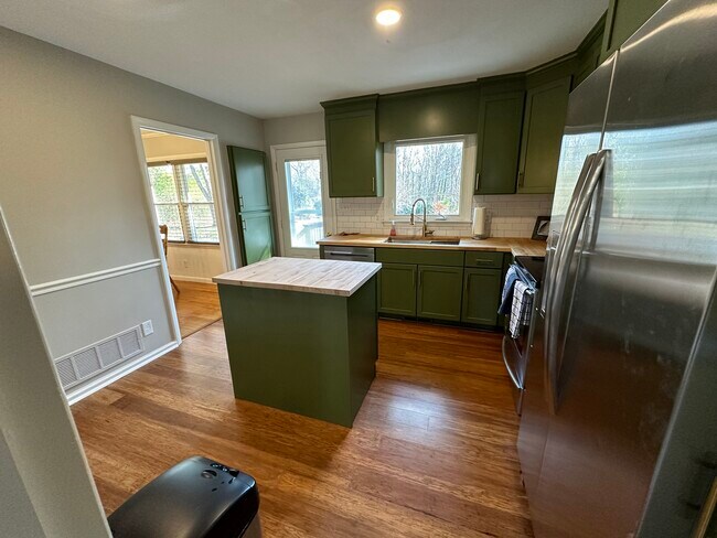 Building Photo - 500 Peachwood Pl