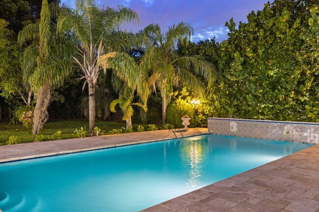 Building Photo - 12300 Old Cutler Rd