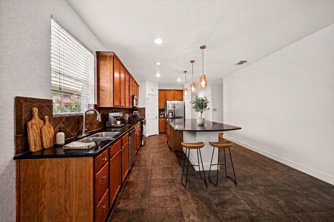 Building Photo - 7915 Cenote Dr