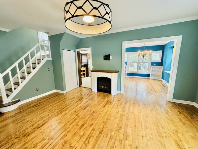 Building Photo - Charming 3-Bedroom Oasis with Elegant Touches & Finished Basement on Washburn Ave!