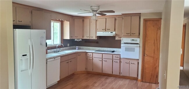 Building Photo - 35 Tomcyn Dr
