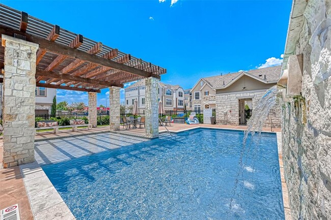 Building Photo - 6711 Saxton Manor St