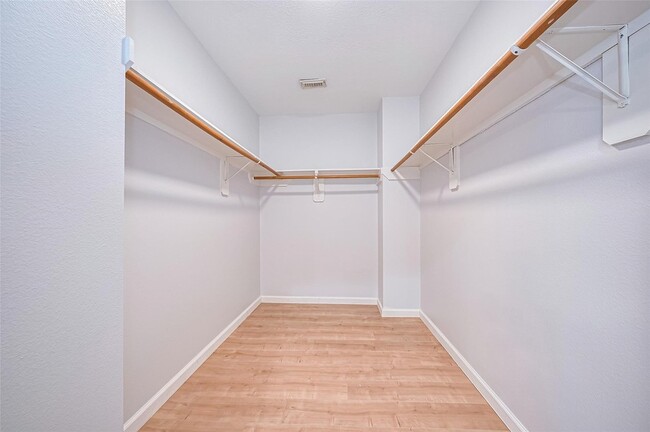 Building Photo - 5914 Clerkenwell Dr