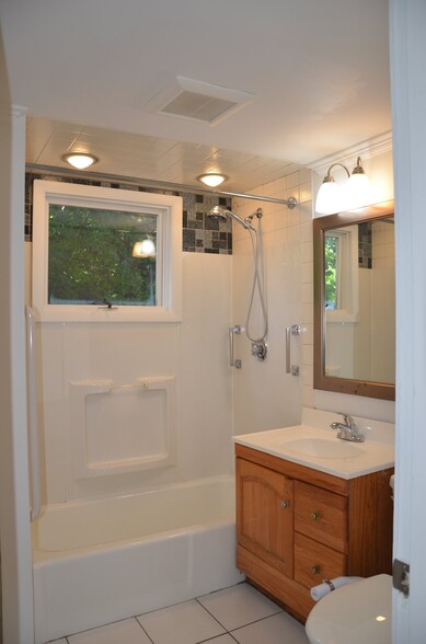 Building Photo - 16 Pierpont Rd